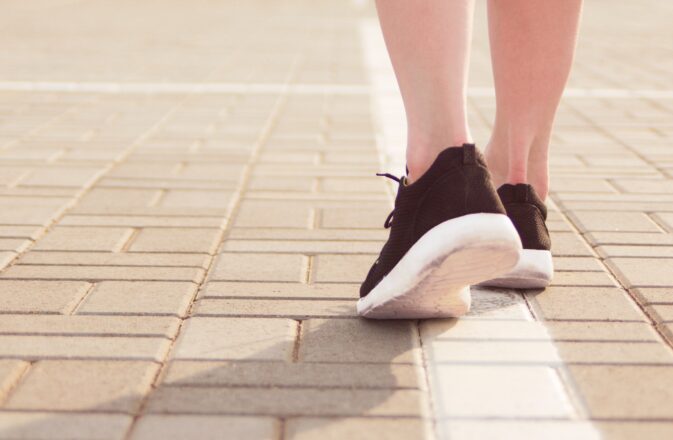 Camminare non basta sempre: quando serve forza, equilibrio e mobilità